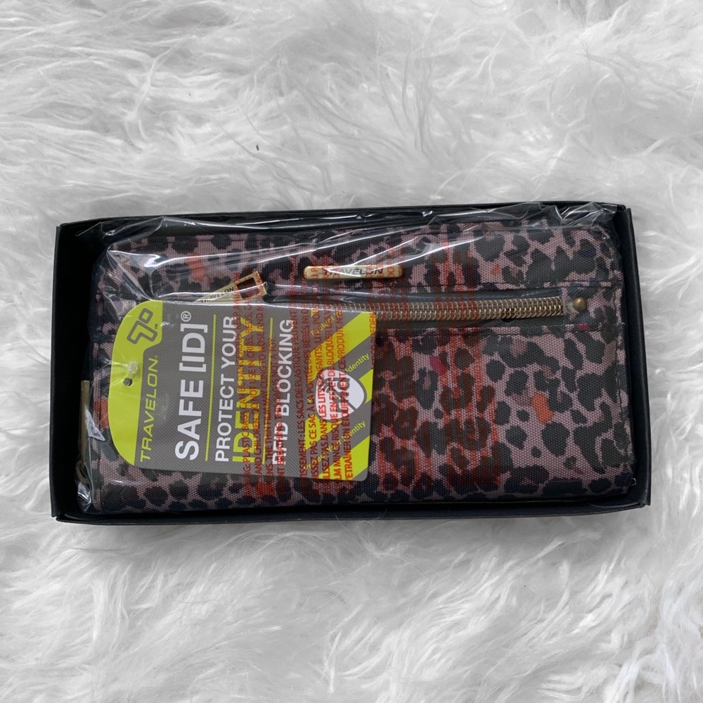 TRAVELON Anti- Theft Wallet